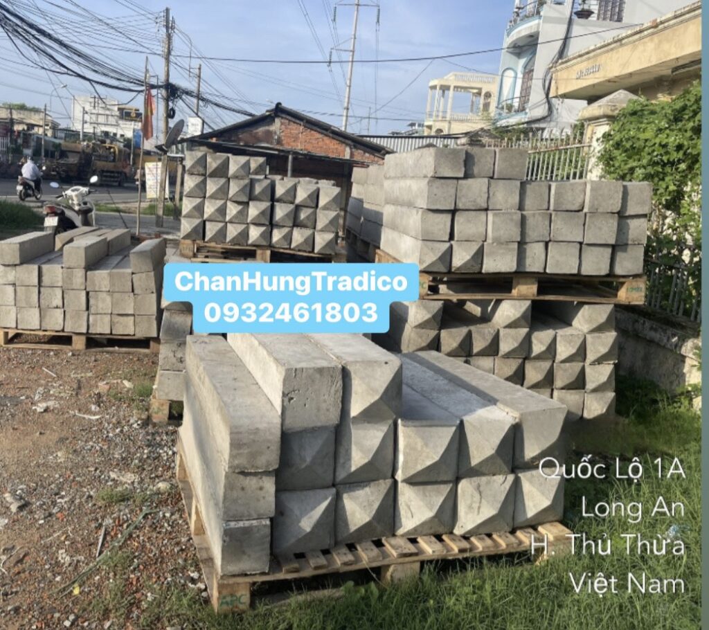 Hình ảnh: Cọc tiêu cảnh báo bê tông kích thước 15x15x110cm chưa sơn hoàn thiện 
