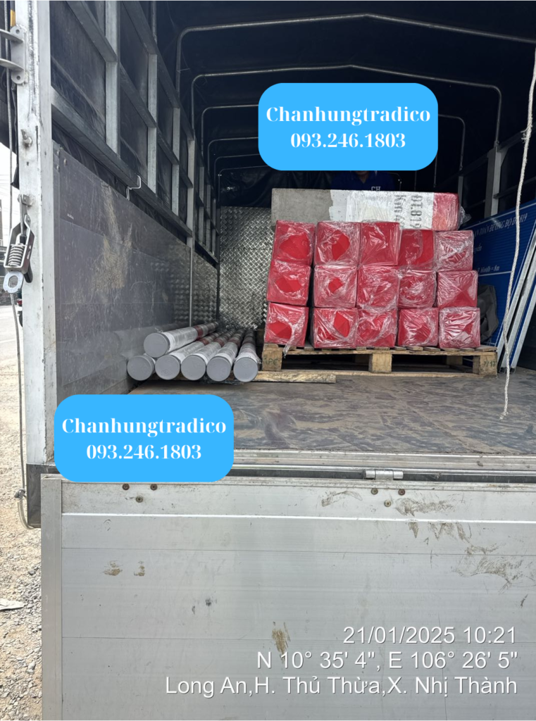Hình ảnh: Vận chuyển từ bãi tập kết đến kho cho khách hàng ở Bến Tre