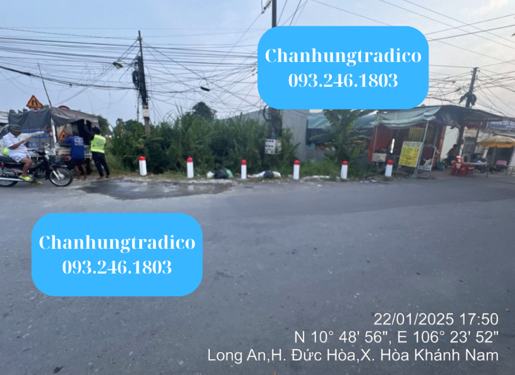 Hình ảnh: Thi công lắp đặt biển báo phản quang và cọc tiêu