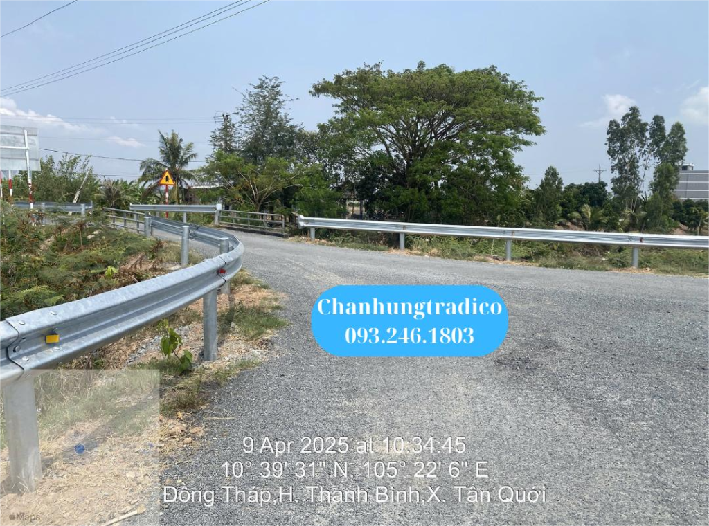 Hình ảnh hộ lan tôn lượn sóng sau khi hoàn thành lắp đặt