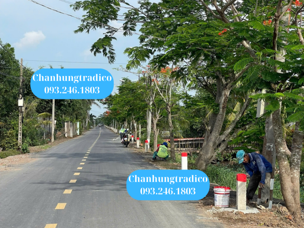 Thi công trồng cọc tiêu bê tông và sơn trắng đỏ - Mai Chấn Hưng - 093.246.1803 Thi công trồng cọc tiêu bê tông và sơn trắng đỏ - Mai Chấn Hưng - 093.246.1803