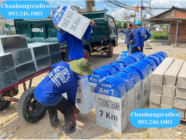 hộp cọc Km dán màng phản quang - Mai Chấn Hưng 093.246.1803