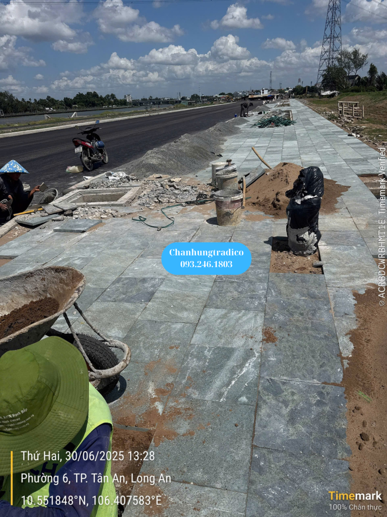 Trồng biển báo và trụ biển báo - Mai Chấn Hưng - 093.246.1803
