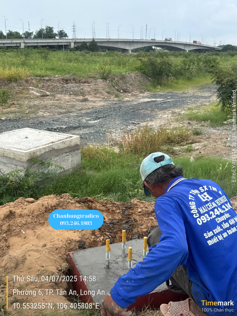 Trồng biển báo và trụ biển báo - Mai Chấn Hưng - 093.246.1803