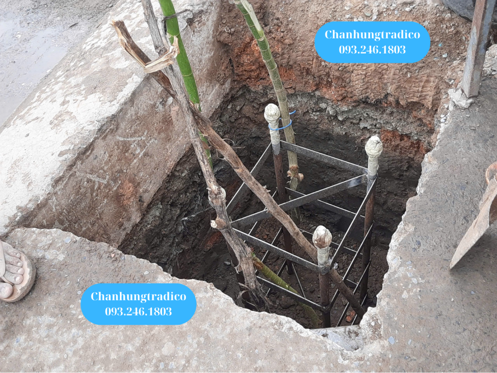 Thi công trồng biển báo - trụ biển báo tại các tuyến đường có lưu lượng giao thông cao cần đảm bảo an toàn giao thông