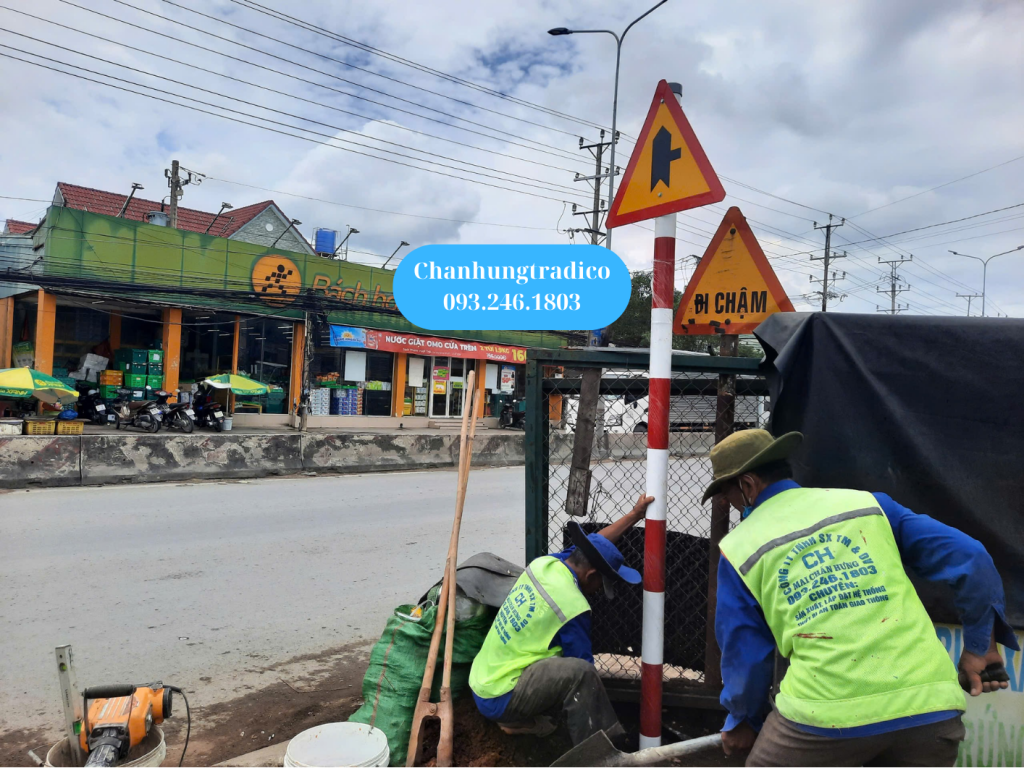 thi công biển báo giao thông