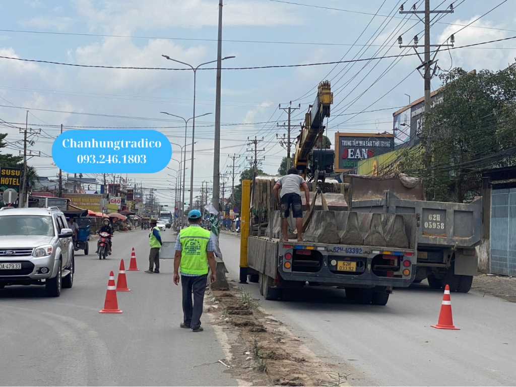THI CÔNG CÁC HẠNG MỤC ĐẢM BẢO AN TOÀN GIAO THÔNG TẠI CÔNG TRÌNH ĐỨC HÒA LONG AN - MAI CHẤN HƯNG - 093.246.1803
