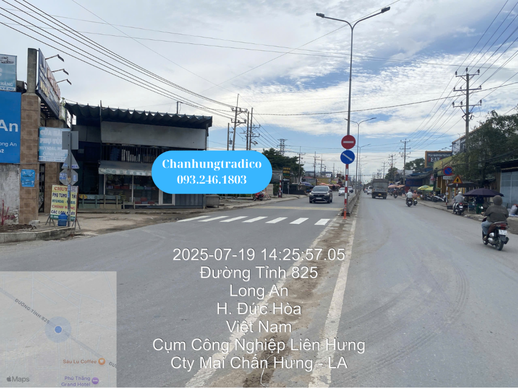 Thi công trồng biển báo - trụ biển báo tại các tuyến đường có lưu lượng giao thông cao cần đảm bảo an toàn giao thông