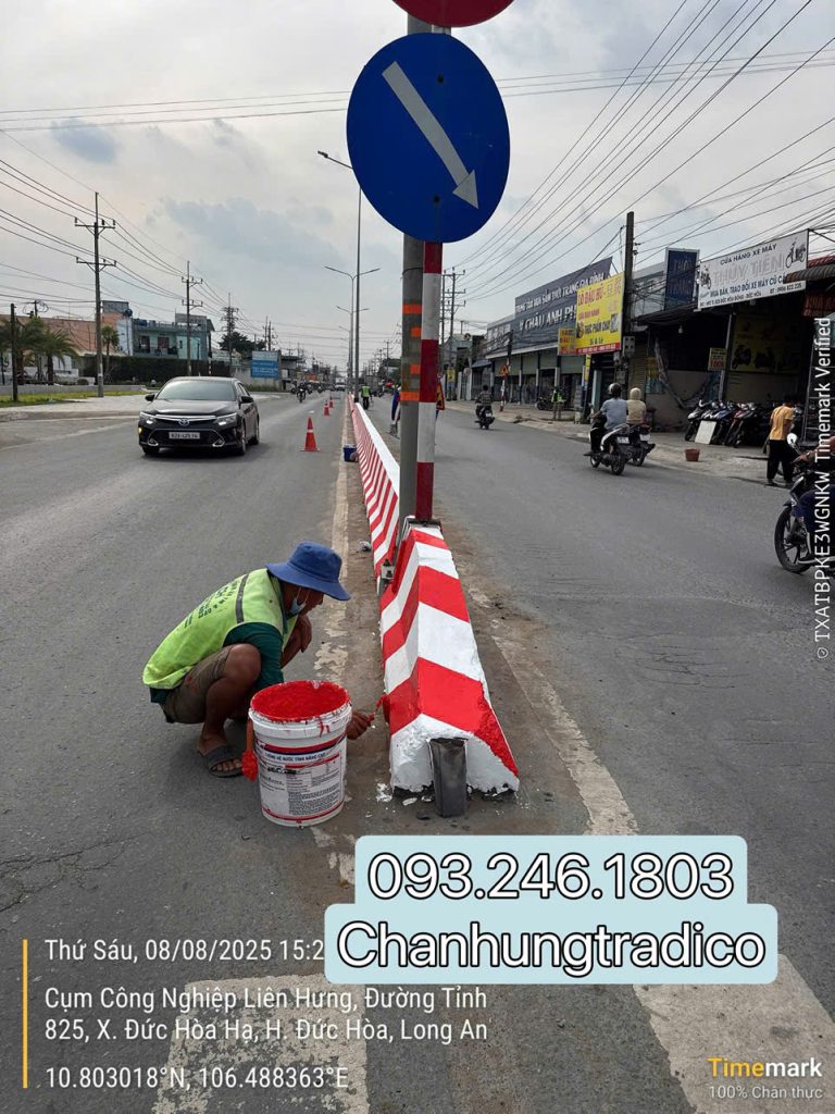 Thi Công Sơn Dải Phân Cách 