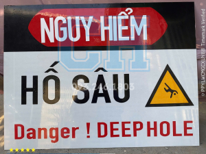 Biển báo nguy hiểm hố sâu