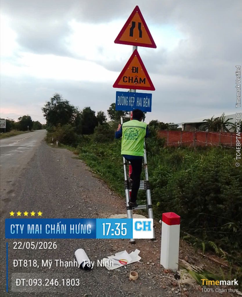 Thi công trồng biển báo