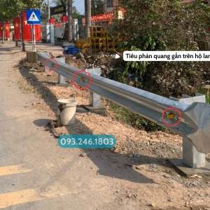 Tiêu phản quang gắn trên hộ lan tôn sóng