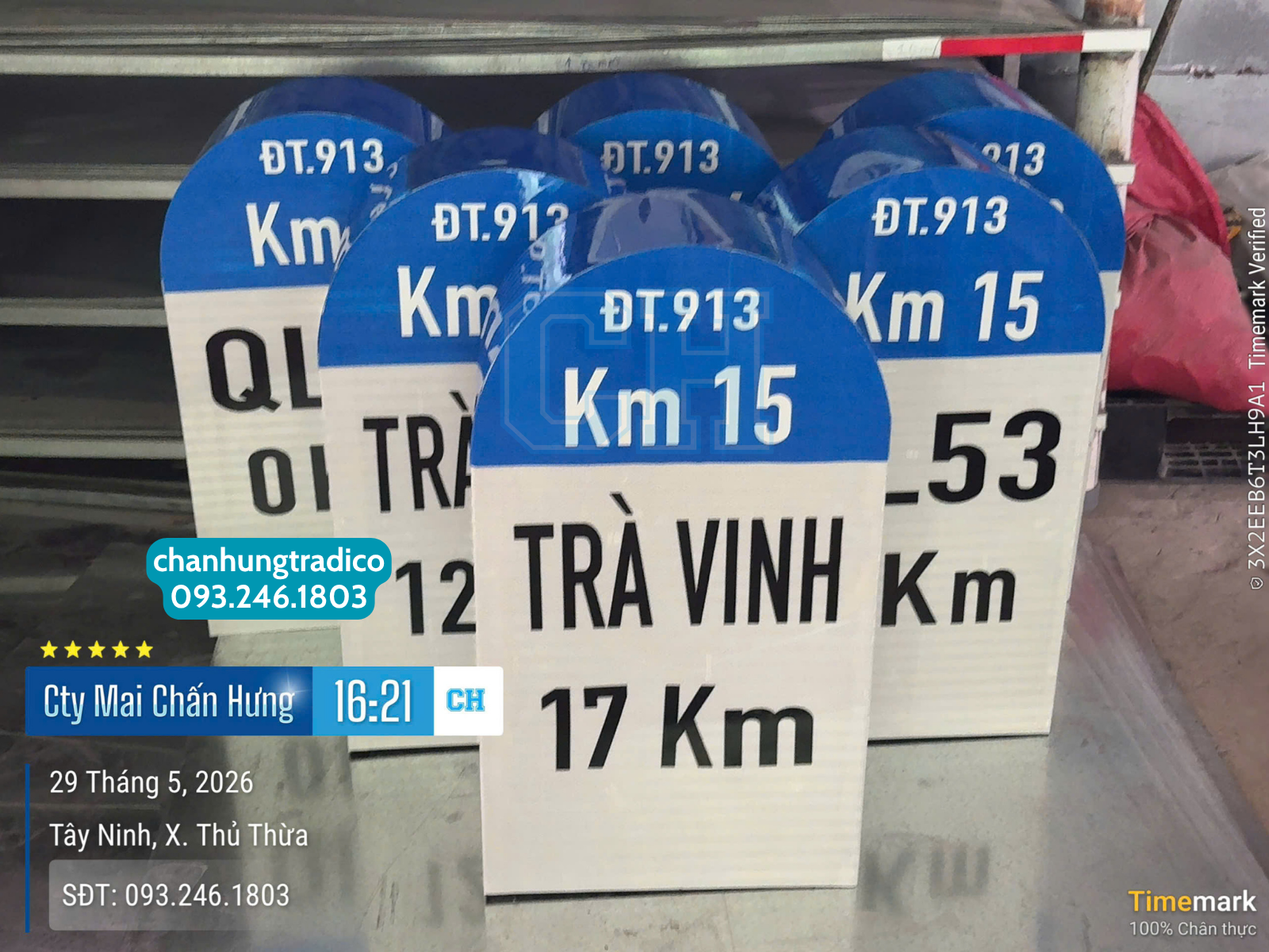 Cột KM dán màn phản quang