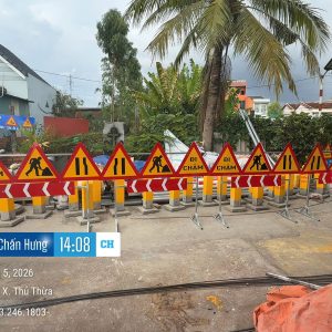 Bộ biển báo công trường đang thi công