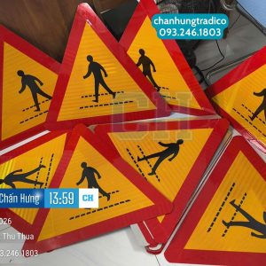 Biển Báo Đường Người Đi Bộ Cắt Ngang W.224
