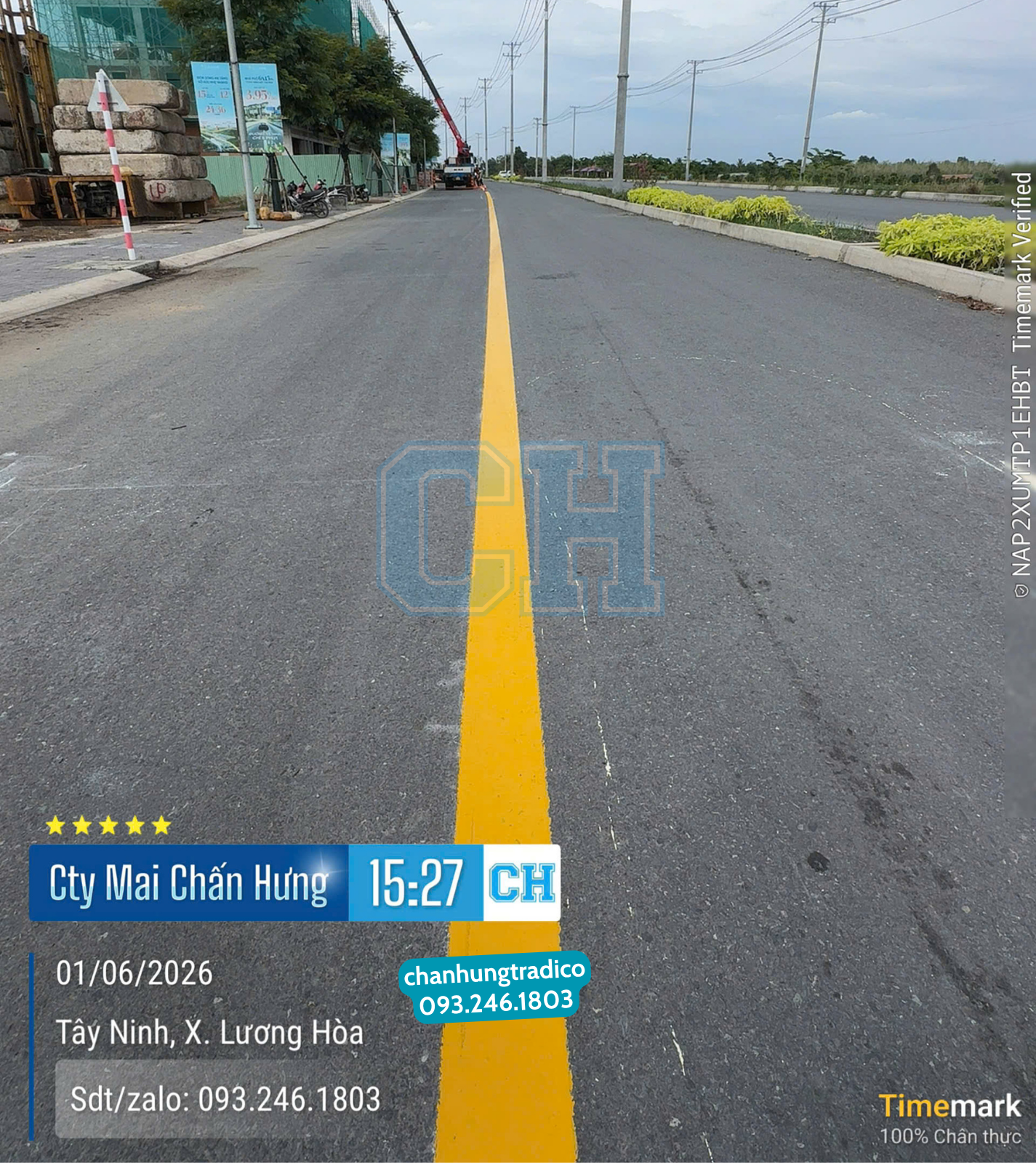 Sơn vạch kẻ tim đường
