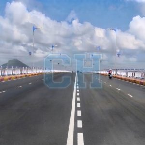 Vạch 2.4 - Vạch đôi, một nét đứt, một nét liền, màu trắng