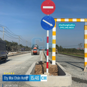 Biển báo Cấm đi ngược chiều P.102 và Hướng phải đi vòng chướng ngại vật R.302a