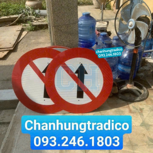 Biển báo Cấm đi thẳng P.136