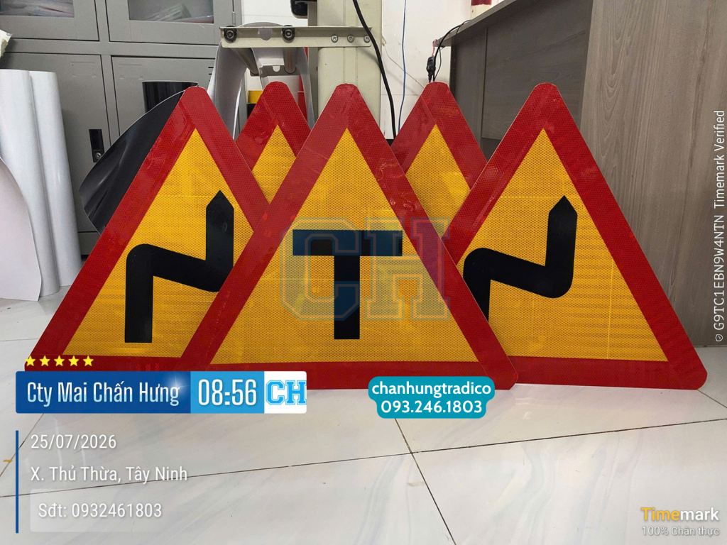 Biển báo nhiều chỗ ngoặt nguy hiểm liên tiếp W.202a,b