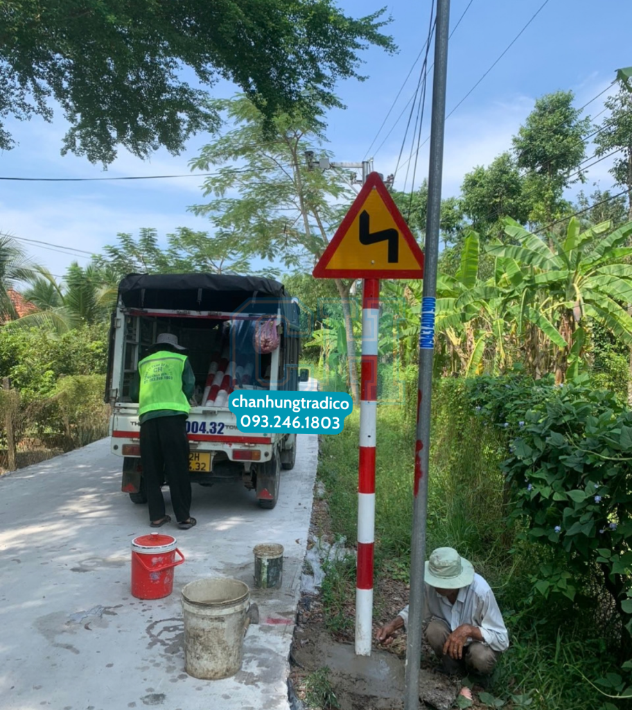 Biển báo nhiều chỗ ngoặt nguy hiểm liên tiếp W.202a